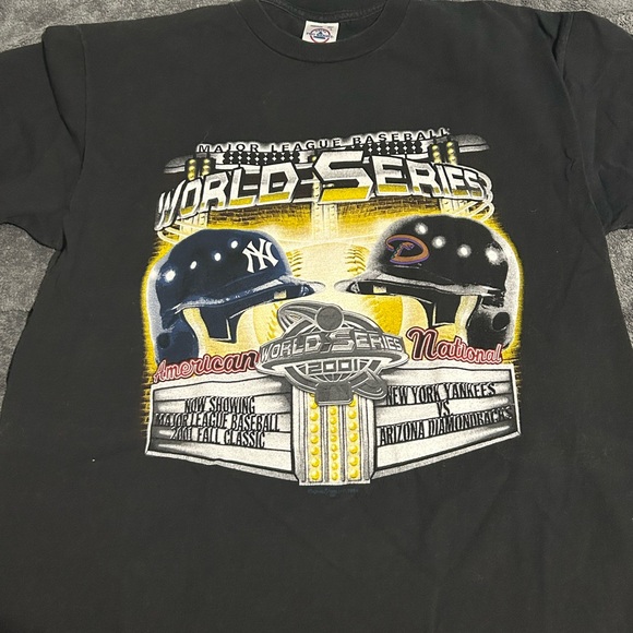 Vintage 2001 MLB Yankees Vs Diamondbacks World Series Tshirt size Large - Picture 1 of 4